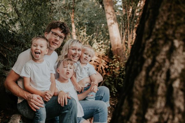 Outdoor-Familienbilder-3658-scaled